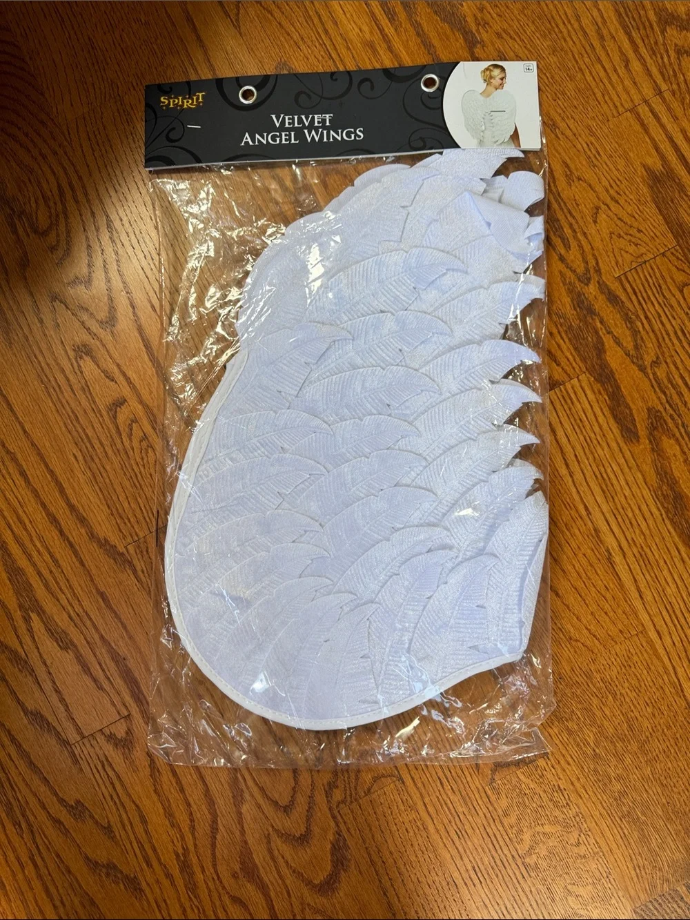 Spirit White Velvet Angel Wings - Picture 2 of 2